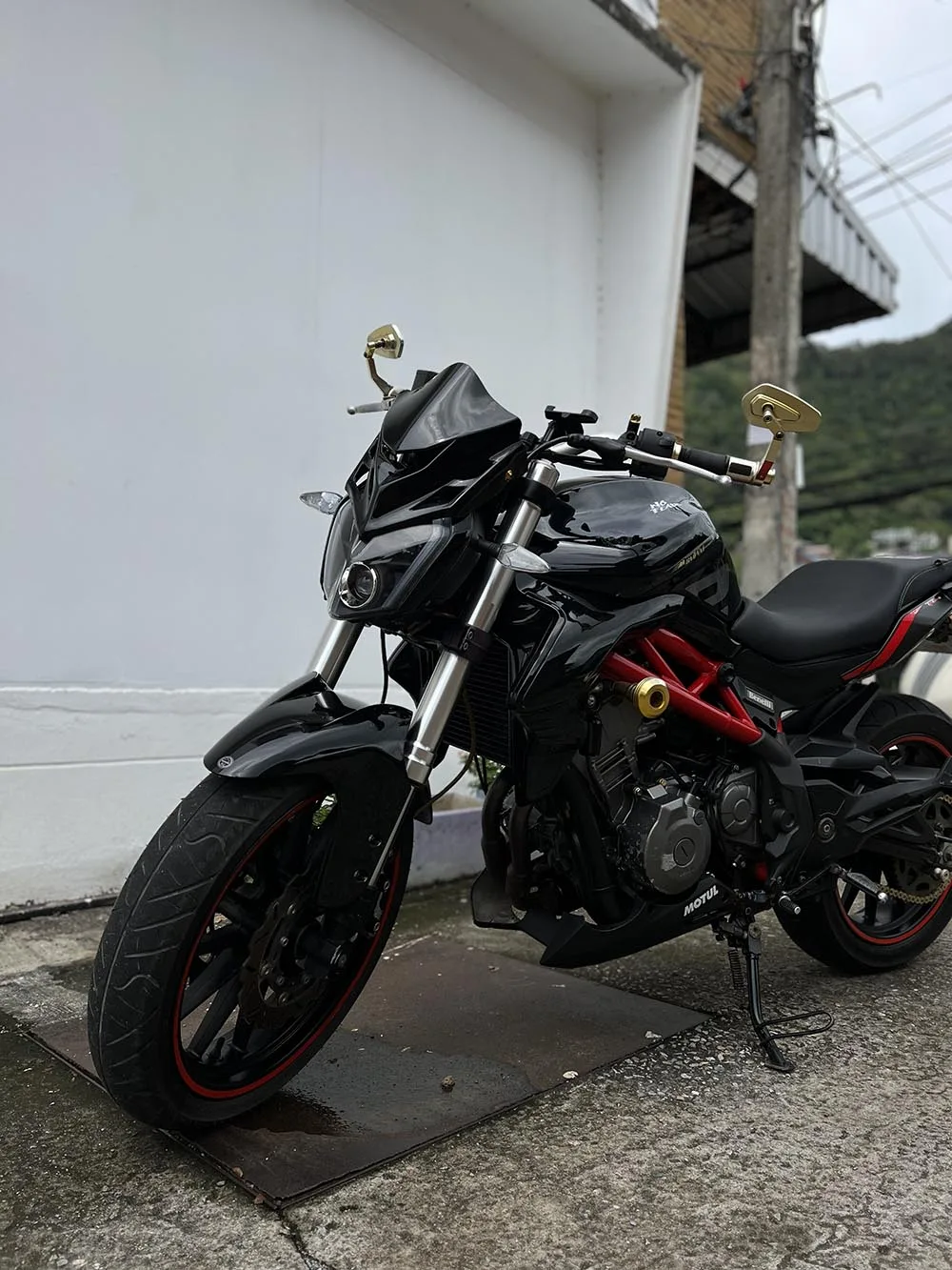 Benelli TNT 300 — 2