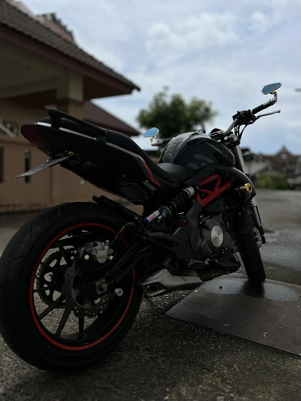 Benelli TNT 300 — 3